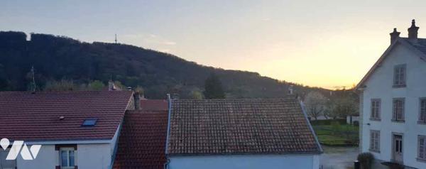 Appartement T3 (env. 40 m² habitables) au 2ème étage, situé à proximité du centre et des commodités