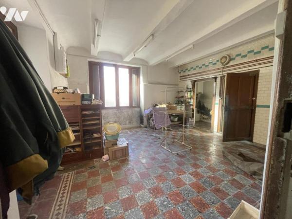 Maison de ville avec local commercial et garage investissement