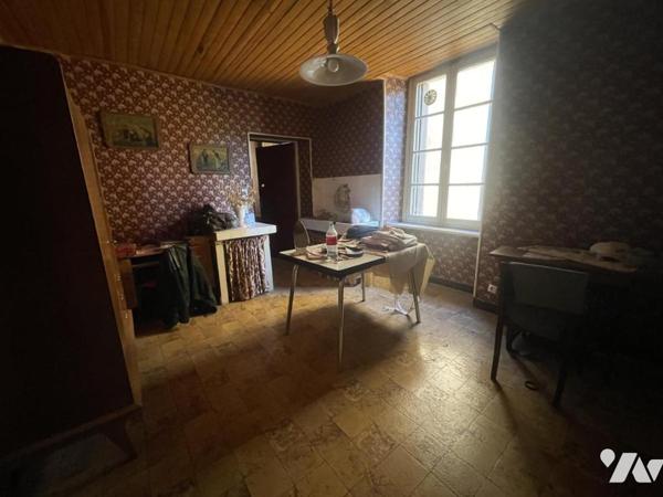 Maison de ville avec local commercial et garage investissement