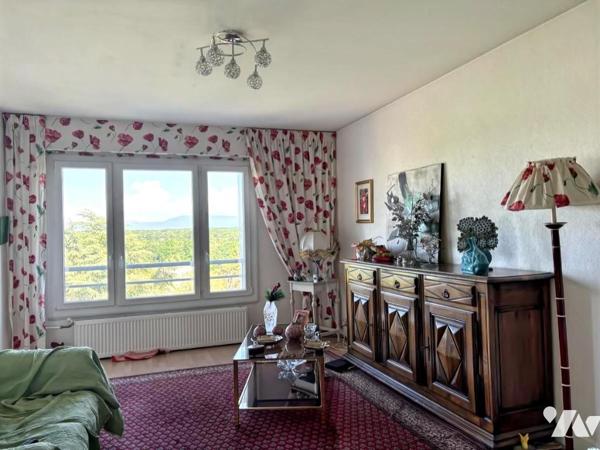 APPARTEMENT A VENDRE - SAINT GENIS POUILLY -  T3 de 76 m2 avec garage et cave. Vue dégagée sur Alpes