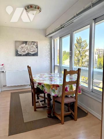 APPARTEMENT A VENDRE - SAINT GENIS POUILLY -  T3 de 76 m2 avec garage et cave. Vue dégagée sur Alpes