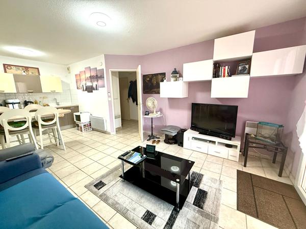 MEZE, T2 de 40m² avec terrasse et parking