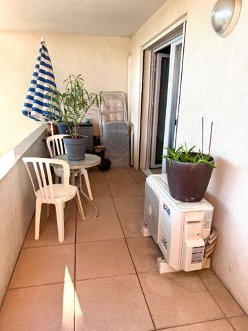 MEZE, T2 de 40m² avec terrasse et parking
