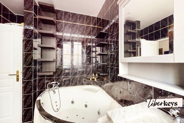 Un trois pièces de charme à 200m de la porte Maillot à Neuilly-sur-Seine - Chambre de service et Cave