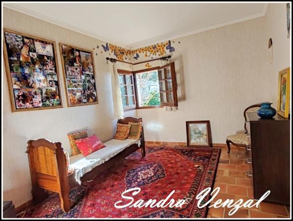 VILLA D'ARCHITECTE à DIGNE LES BAINS, avec une VUE REMARQUABLE, sans VIS à VIS, EXPOSITION SUD, 4 CHAMBRES