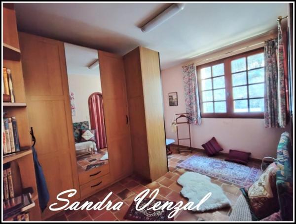 VILLA D'ARCHITECTE à DIGNE LES BAINS, avec une VUE REMARQUABLE, sans VIS à VIS, EXPOSITION SUD, 4 CHAMBRES