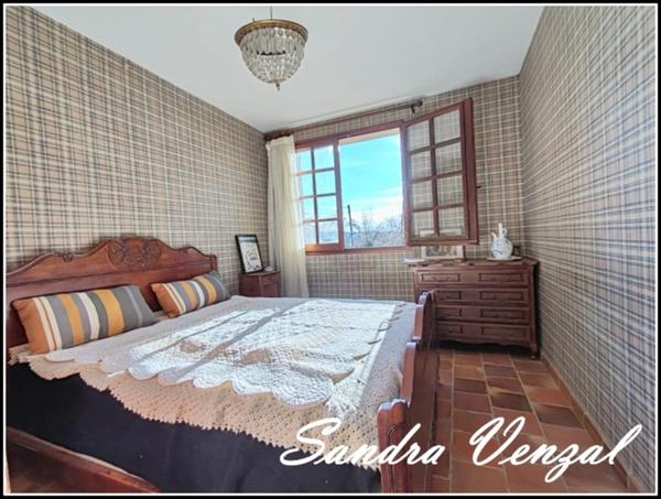 VILLA D'ARCHITECTE à DIGNE LES BAINS, avec une VUE REMARQUABLE, sans VIS à VIS, EXPOSITION SUD, 4 CHAMBRES