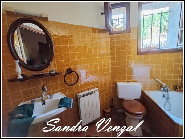 VILLA D'ARCHITECTE à DIGNE LES BAINS, avec une VUE REMARQUABLE, sans VIS à VIS, EXPOSITION SUD, 4 CHAMBRES