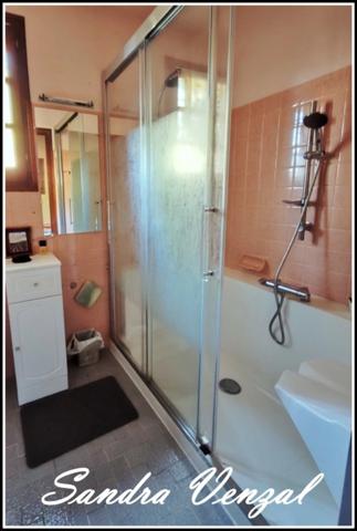 VILLA D'ARCHITECTE à DIGNE LES BAINS, avec une VUE REMARQUABLE, sans VIS à VIS, EXPOSITION SUD, 4 CHAMBRES