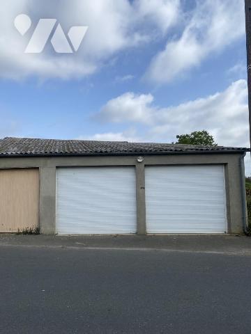 Proche bourg, GRAND GARAGE environ 103 m²