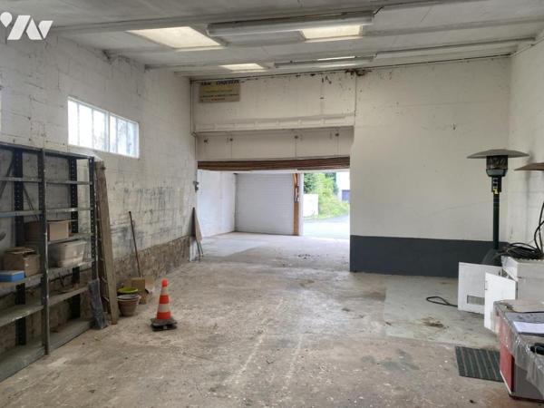 Proche bourg, GRAND GARAGE environ 103 m²