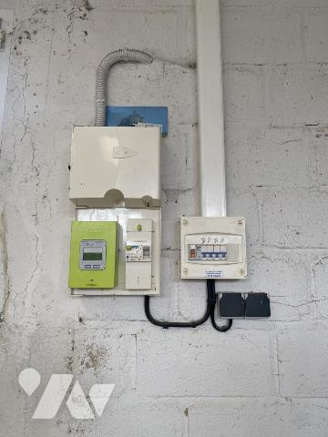 Proche bourg, GRAND GARAGE environ 103 m²