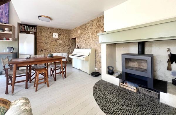 Maison de ville rénovée avec patio et 3 chambres à vendre à Mouleydier