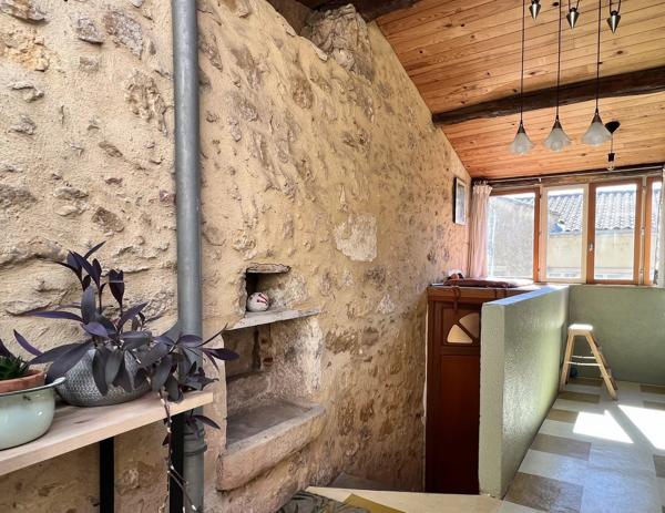 Maison de ville rénovée avec patio et 3 chambres à vendre à Mouleydier