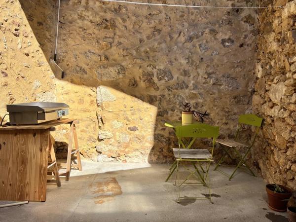 Maison de ville rénovée avec patio et 3 chambres à vendre à Mouleydier