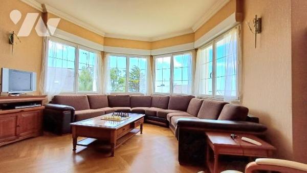 Maison de charme  en bord de mer, offrant un cadre de vie exceptionnel  entre confort, espace e...