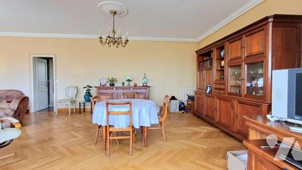 Maison de charme  en bord de mer, offrant un cadre de vie exceptionnel  entre confort, espace e...