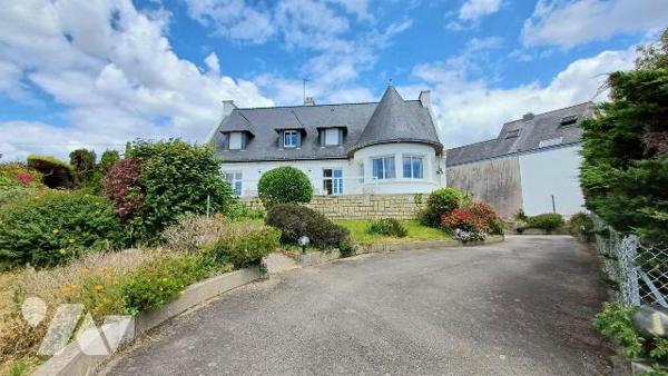 Maison de charme  en bord de mer, offrant un cadre de vie exceptionnel  entre confort, espace e...