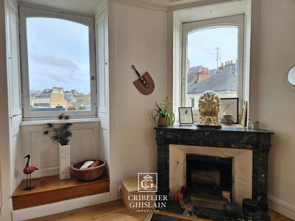 Appartement au charme unique 190 M2 / 5 chambres + cave privative.