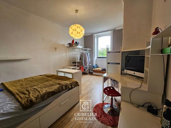 Appartement au charme unique 190 M2 / 5 chambres + cave privative.