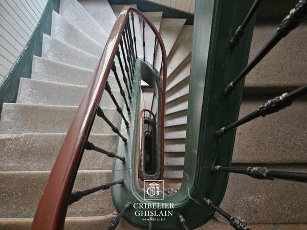 Appartement au charme unique 190 M2 / 5 chambres + cave privative.