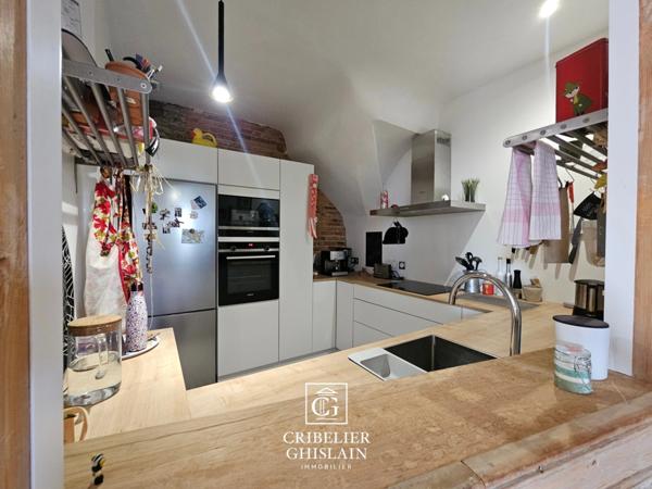 Appartement au charme unique 190 M2 / 5 chambres + cave privative.