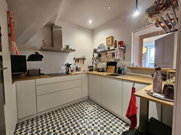 Appartement au charme unique 190 M2 / 5 chambres + cave privative.