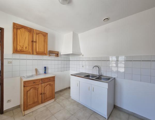 PLAIN PIED 72 m2 - 2 CHAMBRES TERRASSE ET STATIONNEMENT proche plage et commerces