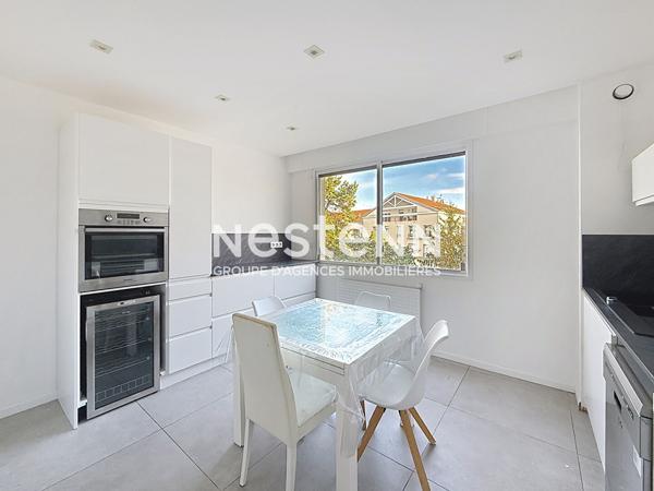 Grand Appartement Bron Type 5 pièces avec 3 chambres Balcon, Cave et Parking - 69500 BRON
