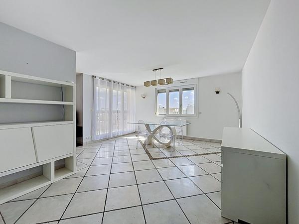 Appartement 5 pièces avec terrasses et vue dégagée à vendre à Lyon 8ème  MONPLAISIR