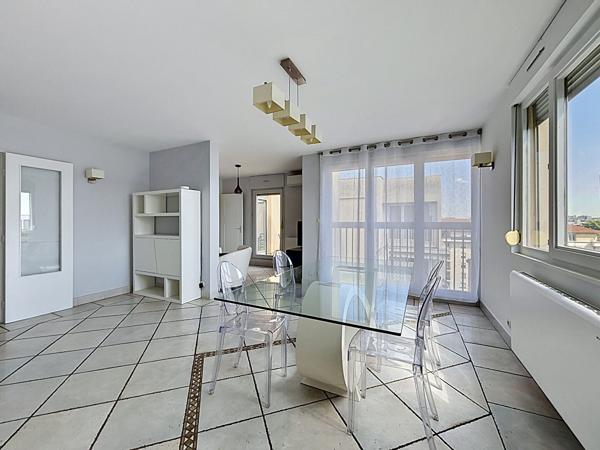 Appartement 5 pièces avec terrasses et vue dégagée à vendre à Lyon 8ème  MONPLAISIR