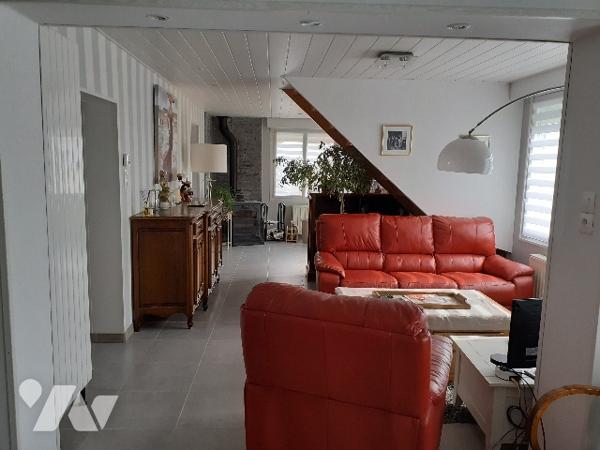 Maison comprenant 4 chambres, 2 salles d'eau, un jardin et dépendance