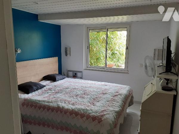 Maison comprenant 4 chambres, 2 salles d'eau, un jardin et dépendance