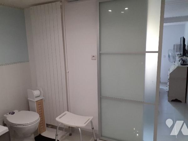 Maison comprenant 4 chambres, 2 salles d'eau, un jardin et dépendance