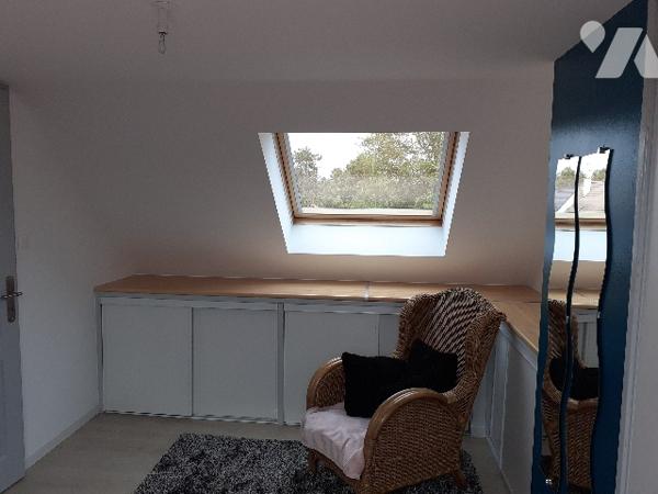 Maison comprenant 4 chambres, 2 salles d'eau, un jardin et dépendance