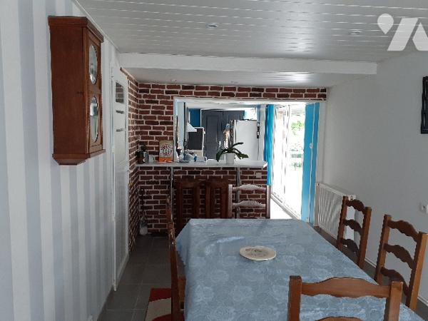 Maison comprenant 4 chambres, 2 salles d'eau, un jardin et dépendance