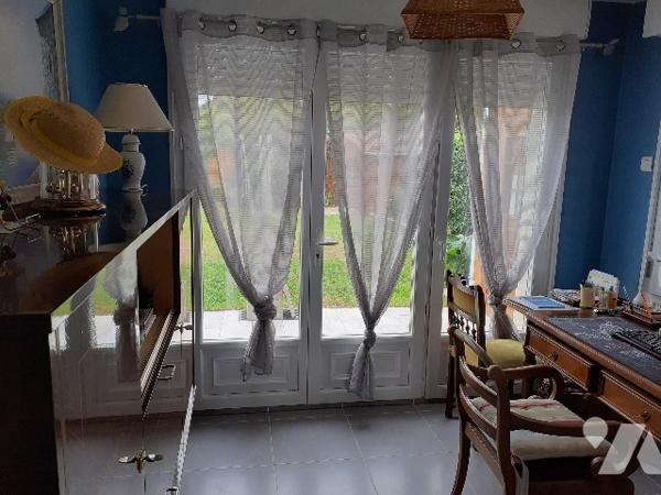 Maison comprenant 4 chambres, 2 salles d'eau, un jardin et dépendance