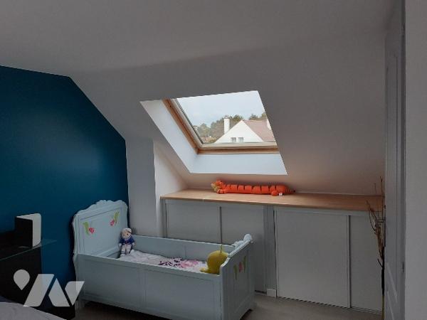 Maison comprenant 4 chambres, 2 salles d'eau, un jardin et dépendance