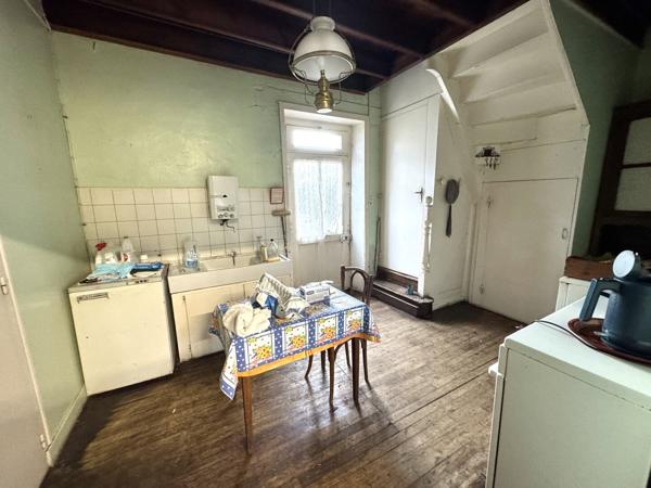 Maison d'environ 240 m² utiles centre bourg de Férel