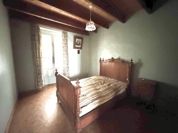 Maison d'environ 240 m² utiles centre bourg de Férel