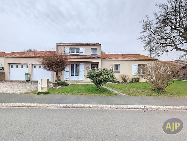 Vente maison Montaigu : 285 000 € - AJP Immobilier Montaigu