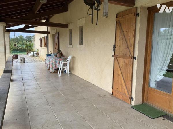 A VENDRE: Sur les hauteurs de GOURDON (Lot - 46) grande maison avec pigeonnier, en campagne, su...