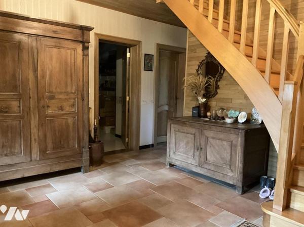 A VENDRE: Sur les hauteurs de GOURDON (Lot - 46) grande maison avec pigeonnier, en campagne, su...