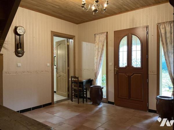 A VENDRE: Sur les hauteurs de GOURDON (Lot - 46) grande maison avec pigeonnier, en campagne, su...