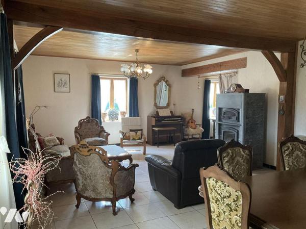 A VENDRE: Sur les hauteurs de GOURDON (Lot - 46) grande maison avec pigeonnier, en campagne, su...
