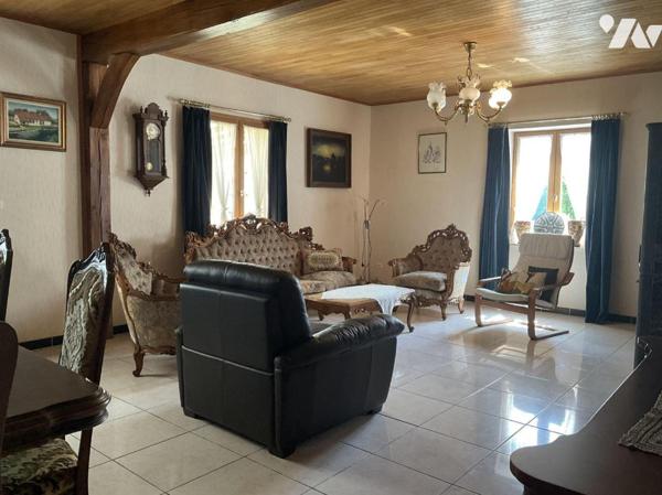 A VENDRE: Sur les hauteurs de GOURDON (Lot - 46) grande maison avec pigeonnier, en campagne, su...