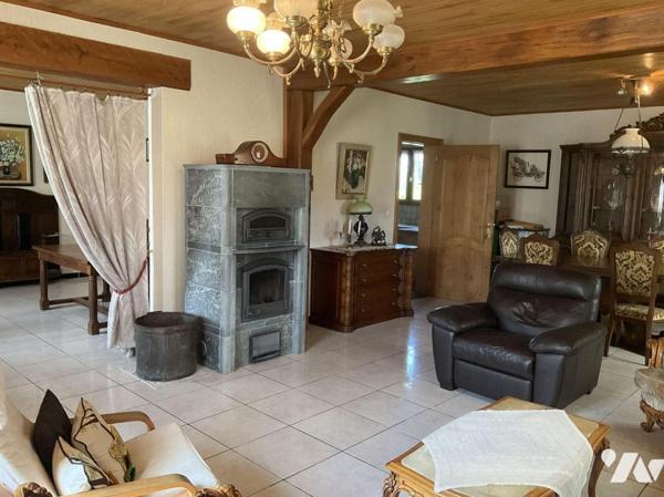 A VENDRE: Sur les hauteurs de GOURDON (Lot - 46) grande maison avec pigeonnier, en campagne, su...