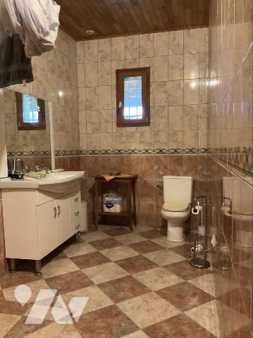 A VENDRE: Sur les hauteurs de GOURDON (Lot - 46) grande maison avec pigeonnier, en campagne, su...