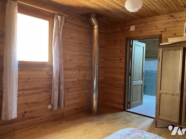 A VENDRE: Sur les hauteurs de GOURDON (Lot - 46) grande maison avec pigeonnier, en campagne, su...