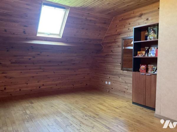 A VENDRE: Sur les hauteurs de GOURDON (Lot - 46) grande maison avec pigeonnier, en campagne, su...